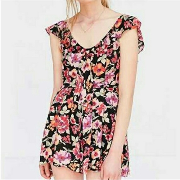 KIMCHI BLUE Floral Romper - Picture 1 of 8